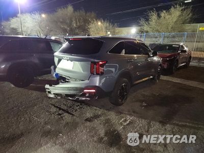 Trzecie zdjęcie samochodu z tyłu: 2025 KIA SORENTO S VIN:5XYRL4JC9SG323264 - miniatura