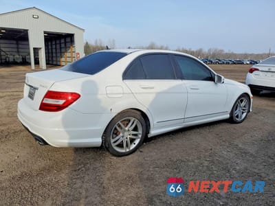Trzecie zdjęcie samochodu z tyłu: 2013 MERCEDES-BENZ C300W 4MATIC 4DR VIN:WDDGF8AB9DA792683 - miniatura