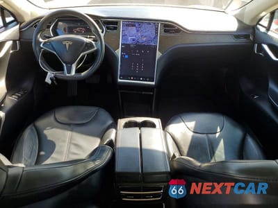 Zdjęcie 8 z 11 samochodu: 2013 TESLA MODEL S VIN:5YJSA1CN7DFP08403 - miniatura