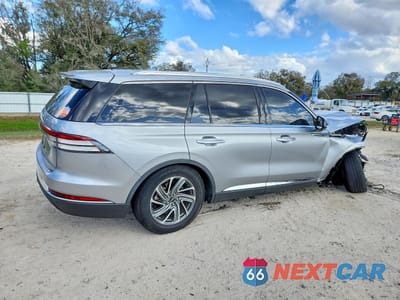 Trzecie zdjęcie samochodu z tyłu: 2024 LINCOLN AVIATOR VIN:5LM5J6WC3RGL07456 - miniatura