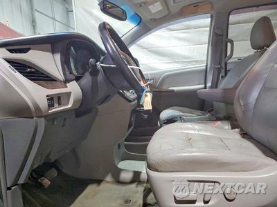 Zdjęcie 7 z 13 samochodu: 2016 TOYOTA SIENNA XLE 8-PASSENGER VIN:5TDYK3DC3GS749109 - miniatura