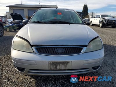 Piąte zdjęcie samochodu w środku: 2005 FORD FOCUS ZX5 VIN:3FAFP37NX5R150378 - miniatura