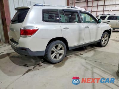 Trzecie zdjęcie samochodu z tyłu: 2013 TOYOTA HIGHLANDER LIMITED VIN:5TDDK3EH6DS183161 - miniatura