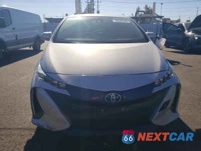 Piąte zdjęcie samochodu w środku: 2021 TOYOTA PRIUS PRIME XLE VIN:JTDKAMFP8M3183816 - miniatura