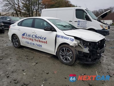 Czwarte zdjęcie samochodu z boku: 2023 KIA FORTE LXS VIN:3KPF24ADXPE586009 - miniatura