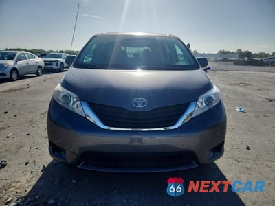 Piąte zdjęcie samochodu w środku: 2011 TOYOTA SIENNA LE 8-PASSENGER VIN:5TDKK3DC0BS085902 - miniatura