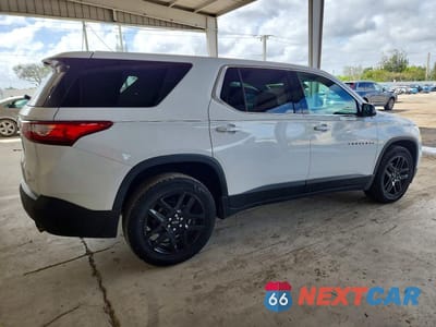 Trzecie zdjęcie samochodu z tyłu: 2019 CHEVROLET TRAVERSE LS VIN:1GNERFKW3KJ133999 - miniatura