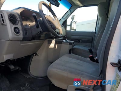 Zdjęcie 7 z 13 samochodu: 2019 FORD E350 BOX TRUCK VIN:1FDWE3F64KDC58845 - miniatura