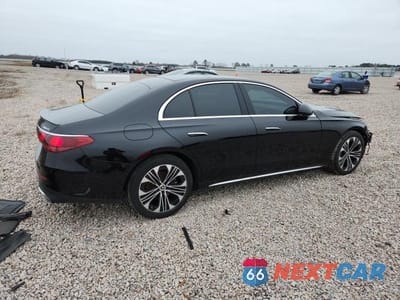 Trzecie zdjęcie samochodu z tyłu: 2025 MERCEDES-BENZ E 350 4MATIC VIN:W1KLF4HB7SA119773 - miniatura