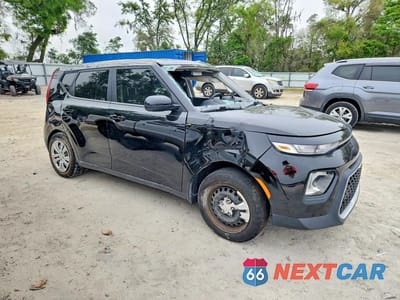 Czwarte zdjęcie samochodu z boku: 2021 KIA SOUL LX VIN:KNDJ23AU8M7139288 - miniatura