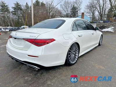 Trzecie zdjęcie samochodu z tyłu: 2021 MERCEDES-BENZ S 580 4MATIC VIN:W1K6G7GB5MA039632 - miniatura