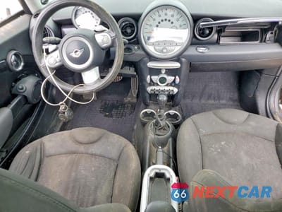 Zdjęcie 8 z 13 samochodu: 2010 MINI COOPER S VIN:WMWMF7C58ATZ34551 - miniatura