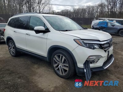 Czwarte zdjęcie samochodu z boku: 2017 HONDA PILOT TOURING VIN:5FNYF6H97HB092485 - miniatura