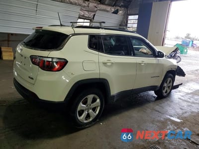 Trzecie zdjęcie samochodu z tyłu: 2019 JEEP COMPASS LATITUDE VIN:3C4NJDBB2KT593455 - miniatura