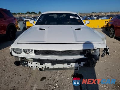 Piąte zdjęcie samochodu w środku: 2013 DODGE CHALLENGER SXT VIN:2C3CDYAG5DH641940 - miniatura