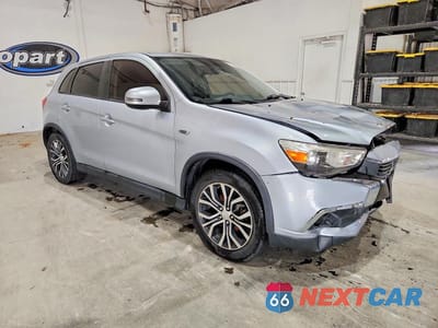 Czwarte zdjęcie samochodu z boku: 2017 MITSUBISHI OUTLANDER SPORT ES VIN:JA4AP3AU2HZ032775 - miniatura