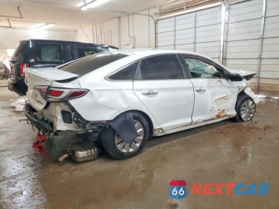 Trzecie zdjęcie samochodu z tyłu: 2017 HYUNDAI SONATA HYBRID SE VIN:KMHE24L18HA058080 - miniatura