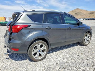 Trzecie zdjęcie samochodu z tyłu: 2019 FORD ESCAPE TITANIUM VIN:1FMCU0J95KUB05641 - miniatura