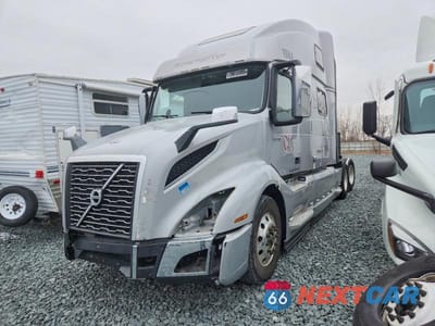 Drugie zdjęcie samochodu z przodu: 2021 VOLVO VNL SEMI TRUCK VIN:4V4NC9EJ4MN262863 - miniatura