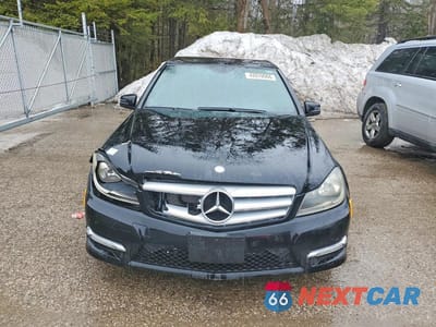 Piąte zdjęcie samochodu w środku: 2012 MERCEDES-BENZ C 250 4MATIC VIN:WDDGF8FB3CA735614 - miniatura