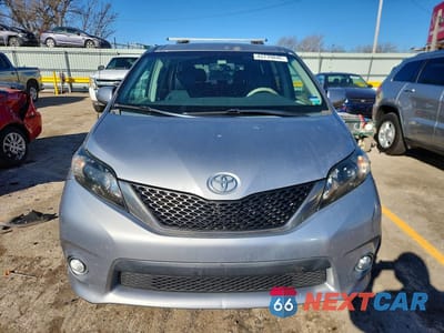 Piąte zdjęcie samochodu w środku: 2013 TOYOTA SIENNA SE 8-PASSENGER VIN:5TDXK3DC7DS333071 - miniatura