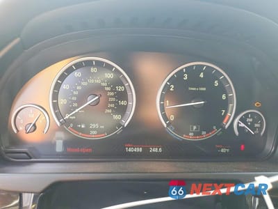 Zdjęcie 9 z 13 samochodu: 2015 BMW X5 XDRIVE50I VIN:5UXKR6C54F0J78767 - miniatura