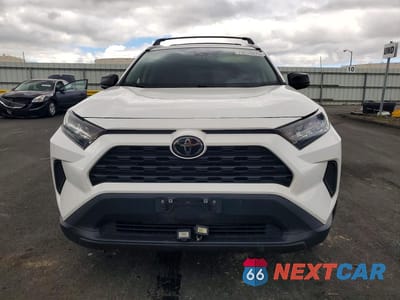 Piąte zdjęcie samochodu w środku: 2021 TOYOTA RAV4 LE VIN:2T3H1RFV0MW141918 - miniatura