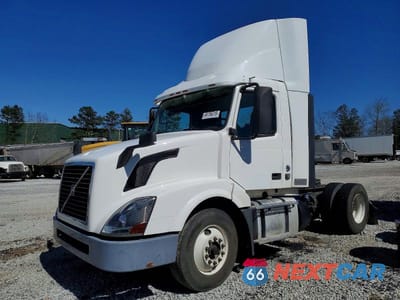 Drugie zdjęcie samochodu z przodu: 2017 VOLVO VNL SEMI TRUCK VIN:4V4N39TG2HN987987 - miniatura