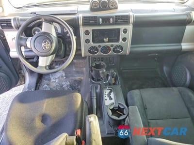 Zdjęcie 8 z 13 samochodu: 2010 TOYOTA FJ CRUISER BASE VIN:JTEBU4BF8AK075309 - miniatura