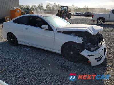 Czwarte zdjęcie samochodu z boku: 2015 MERCEDES-BENZ C 250 VIN:WDDGJ4HB3FG360121 - miniatura