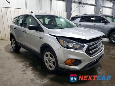 Czwarte zdjęcie samochodu z boku: 2018 FORD ESCAPE S VIN:1FMCU0F76JUD37204 - miniatura