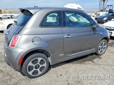 Trzecie zdjęcie samochodu z tyłu: 2013 FIAT 500 ELECTRIC VIN:3C3CFFGEXDT744797 - miniatura