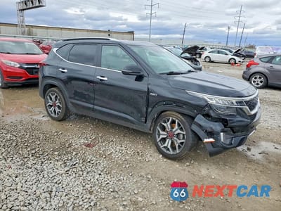 Czwarte zdjęcie samochodu z boku: 2021 KIA SELTOS SX VIN:KNDETCA21M7160755 - miniatura