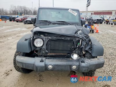 Piąte zdjęcie samochodu w środku: 2015 JEEP WRANGLER UNLIMITED SPORT VIN:1C4BJWDG9FL740136 - miniatura