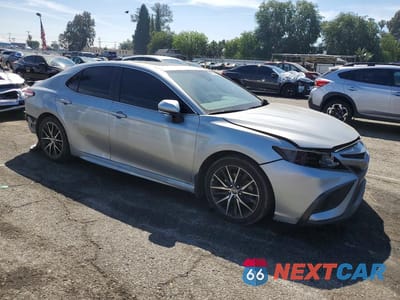 Czwarte zdjęcie samochodu z boku: 2022 TOYOTA CAMRY HYBRID SE VIN:4T1S31AK1NU578755 - miniatura