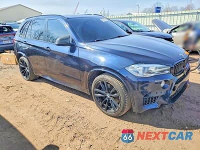 Czwarte zdjęcie samochodu z boku: 2015 BMW X5 XDRIVE50I VIN:5UXKR6C54F0J73908 - miniatura