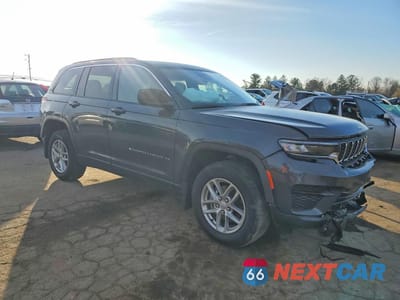 Czwarte zdjęcie samochodu z boku: 2025 JEEP GRAND CHEROKEE LAREDO VIN:1C4RJHAG1SC344176 - miniatura