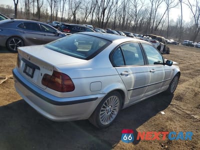 Trzecie zdjęcie samochodu z tyłu: 2002 BMW 325 XI VIN:WBAEU33452PF57233 - miniatura