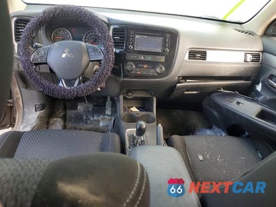 Zdjęcie 8 z 14 samochodu: 2016 MITSUBISHI OUTLANDER ES VIN:JA4AZ2A39GZ611353 - miniatura