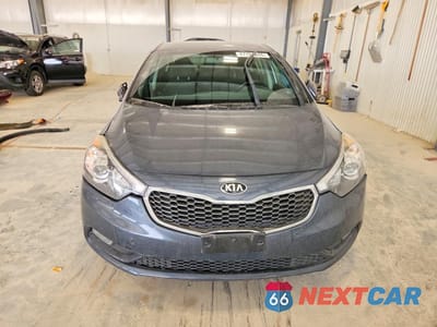 Piąte zdjęcie samochodu w środku: 2016 KIA FORTE EX VIN:KNAFX4A8XG5549457 - miniatura