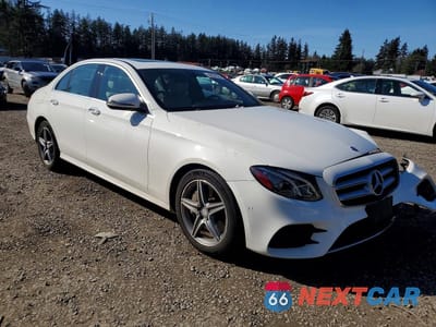 Czwarte zdjęcie samochodu z boku: 2017 MERCEDES-BENZ E 300 4MATIC VIN:WDDZF4KB4HA081043 - miniatura