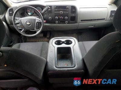 Zdjęcie 8 z 12 samochodu: 2013 CHEVROLET SILVERADO K1500 LS VIN:1GCRKREA0DZ385617 - miniatura