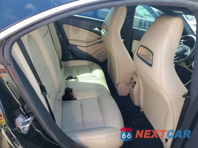 Zdjęcie 10 z 11 samochodu: 2018 MERCEDES-BENZ CLA 250 VIN:WDDSJ4EB4JN658874 - miniatura