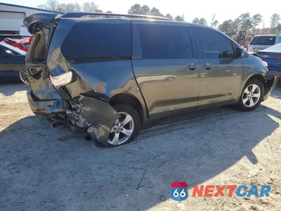 Trzecie zdjęcie samochodu z tyłu: 2012 TOYOTA SIENNA LE 8-PASSENGER VIN:5TDKK3DC1CS224582 - miniatura