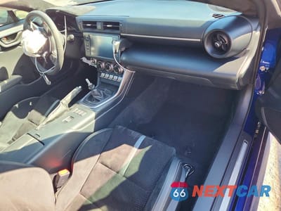 Zdjęcie 8 z 12 samochodu: 2024 TOYOTA GR86 PREMIUM VIN:JF1ZNBE17R9758485 - miniatura