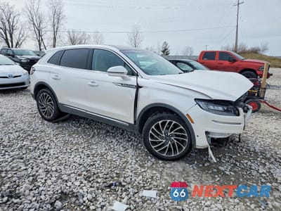 Czwarte zdjęcie samochodu z boku: 2019 LINCOLN NAUTILUS RESERVE VIN:2LMPJ8LP5KBL39535 - miniatura