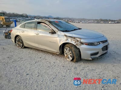 Czwarte zdjęcie samochodu z boku: 2018 CHEVROLET MALIBU LT VIN:1G1ZD5ST2JF230338 - miniatura
