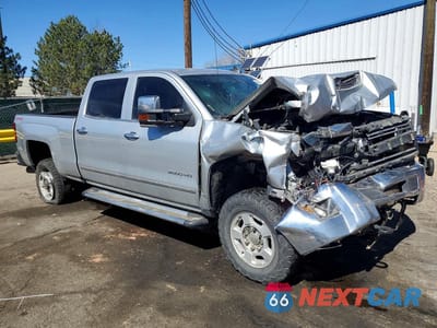 Czwarte zdjęcie samochodu z boku: 2018 CHEVROLET SILVERADO K2500 HEAVY DUTY LTZ VIN:1GC1KWEY9JF230957 - miniatura