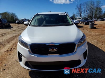 Piąte zdjęcie samochodu w środku: 2020 KIA SORENTO LX V6 VIN:5XYPG4A59LG672133 - miniatura