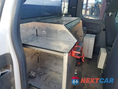 Zdjęcie 10 z 11 samochodu: 2013 CHEVROLET SILVERADO 2500 UTILITY / SERVICE TRUCK VIN:1GC2KVCG1DZ205305 - miniatura